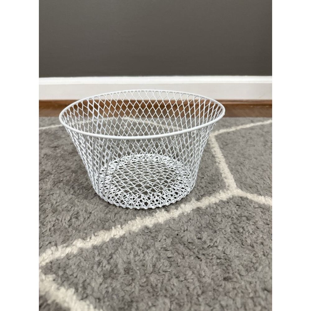 White Farmhouse Wire Mesh Round Basket Lightweight Small 6” Round Bottom 8” Top